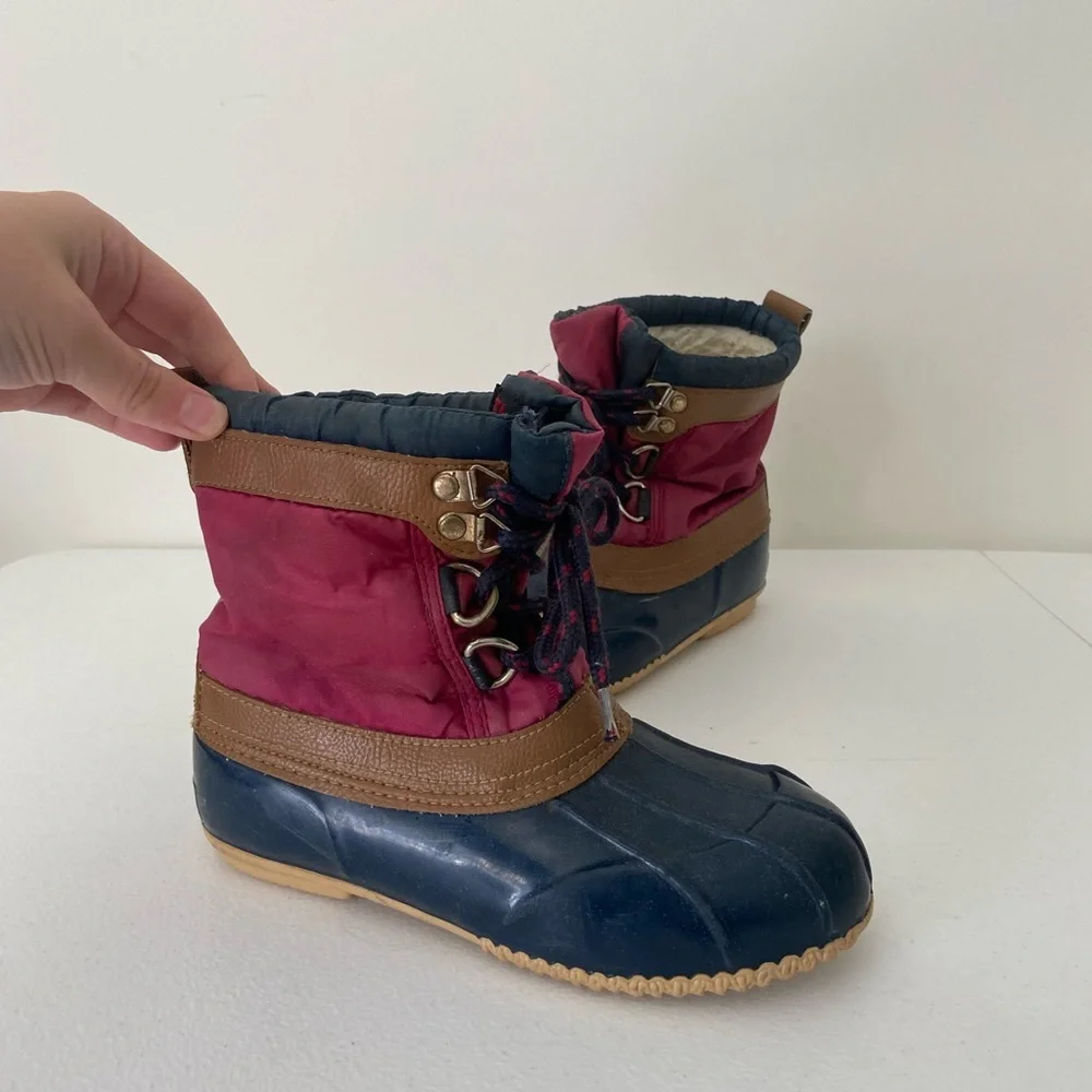 Girl’s‎ Sherpa lined rubber soles lace up boots size 2